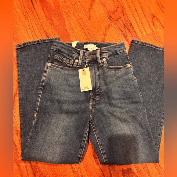 Good American Petite Straight Jeans - Picture 10 of 10